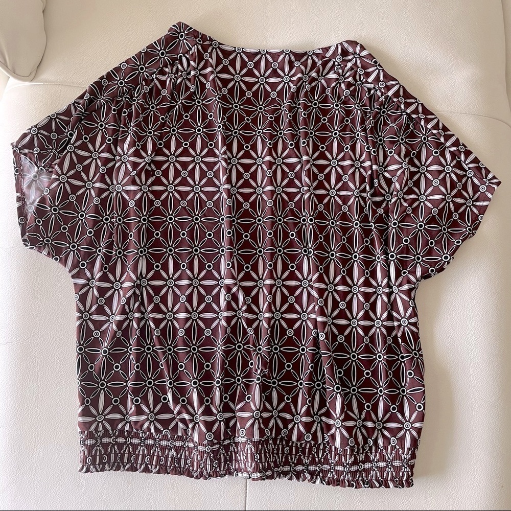 𝅺ann TAYLOR- Brown Geometric print elasticized hem blouse top M Crop top - Picture 3 of 5
